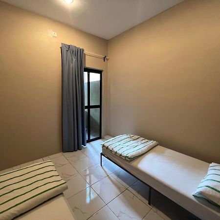 Theatbas Homestay 17 In Seri Iskandar Perak 3 Bedroom Bota 외부 사진