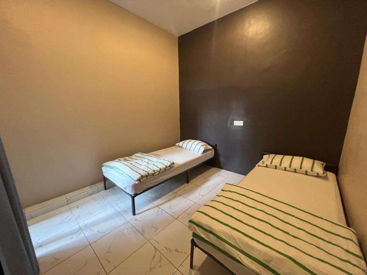 Theatbas Homestay 17 In Seri Iskandar Perak 3 Bedroom Bota 외부 사진